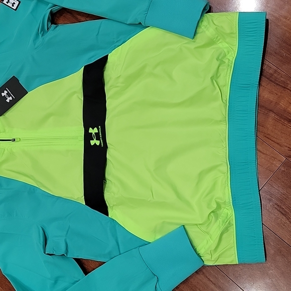 NWT size M Under Armour 1/2 zip windbreaker - Picture 3 of 14